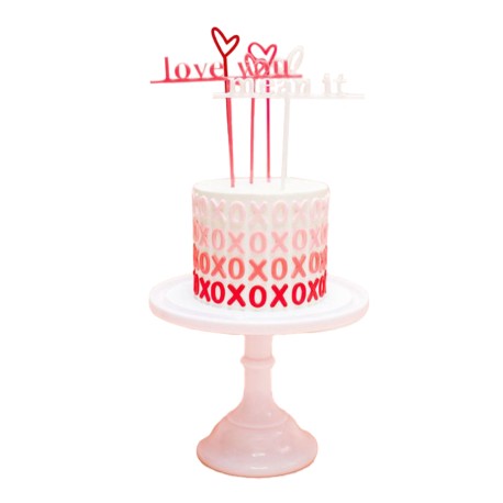 XOXO sweet cake, Pastel con frase XOXO y topper de amor