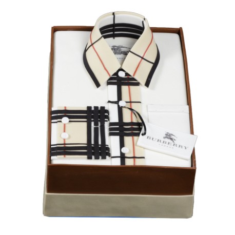 Father’s Day Burberry shirt cake - Pastel del Día del padre en forma de camisa Burberry